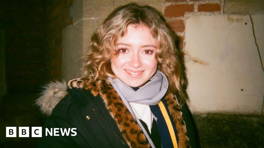 Mum of woman who refused chemo accuses paramedics of killing her