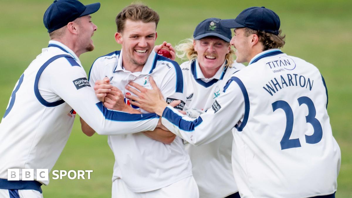 County Championship: Yorkshire beat Sussex by an innings & 128 runs